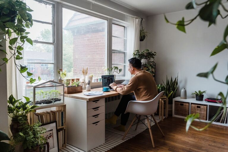 Tips for Creating a Relaxing Home Workspace to Boost Productivity and Comfort